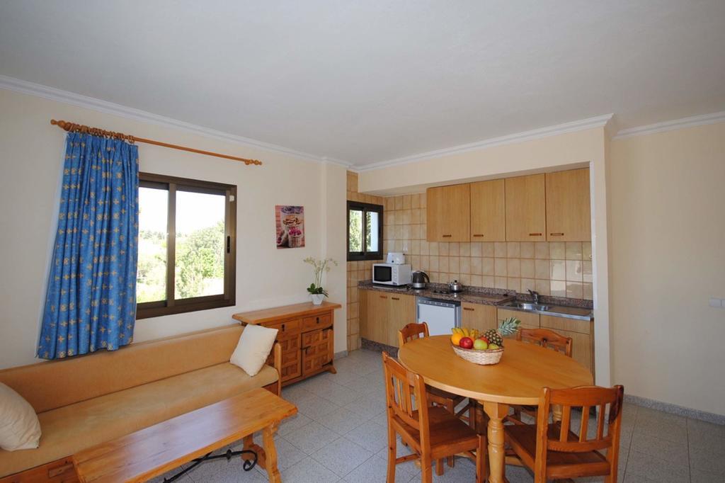 Casa Luis Apartments Santa Eularia des Riu Rom bilde